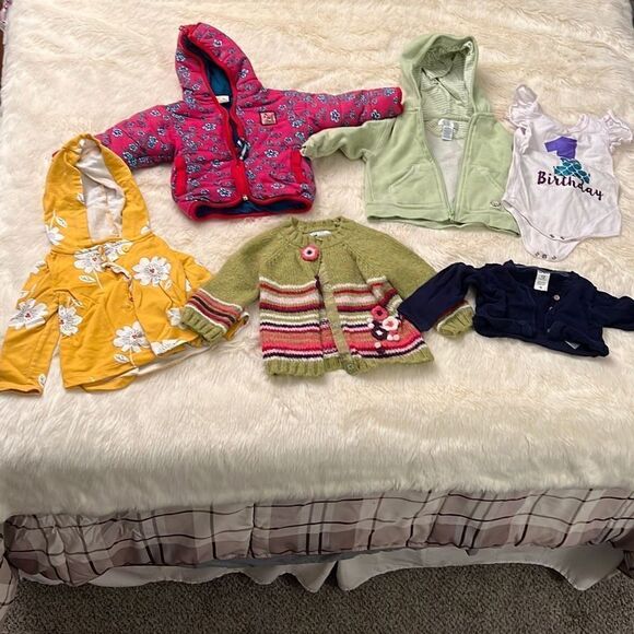 Bundle of 24 items of Baby Clothes: Size 12 months - Picture 3 of 11